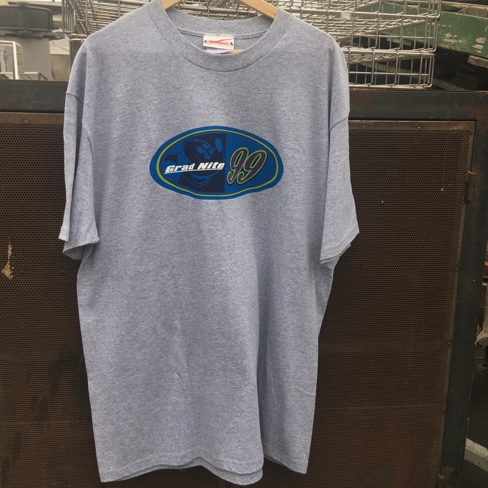 Vintage 90s Disneyland Grad Night 1999
Souvenir T
